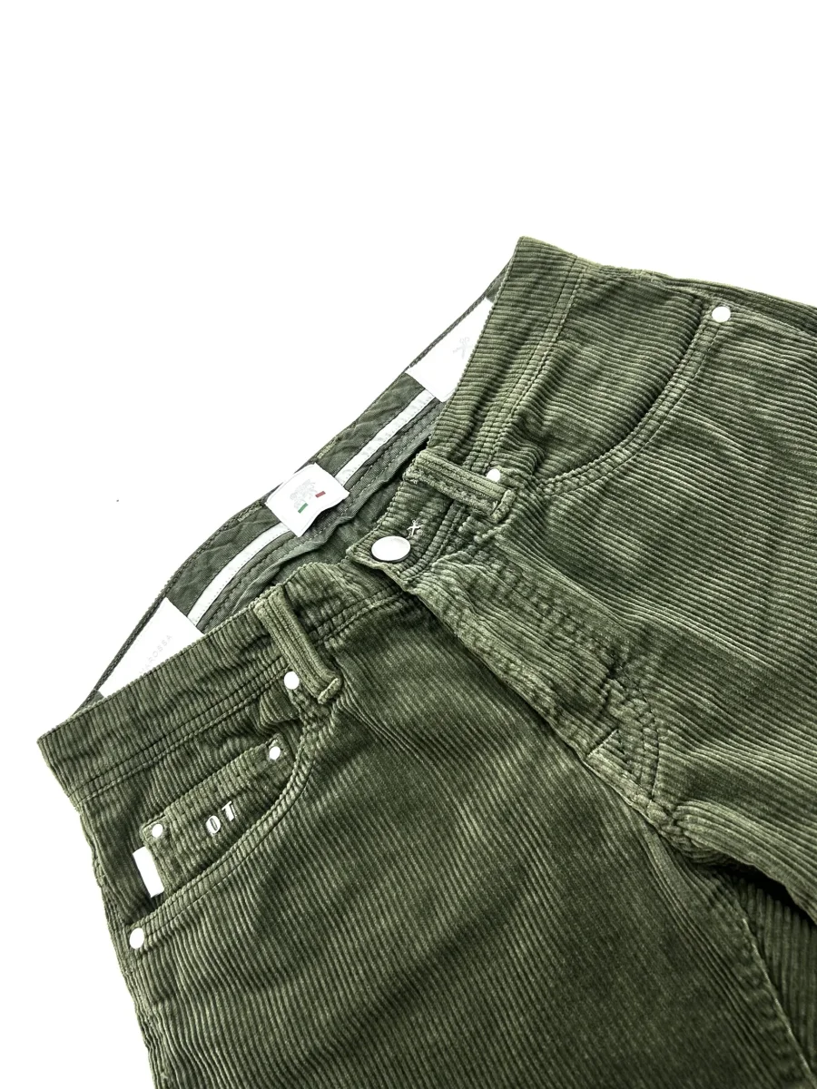 Pantalone tramarossa modello jeans in velluto - immagine 3