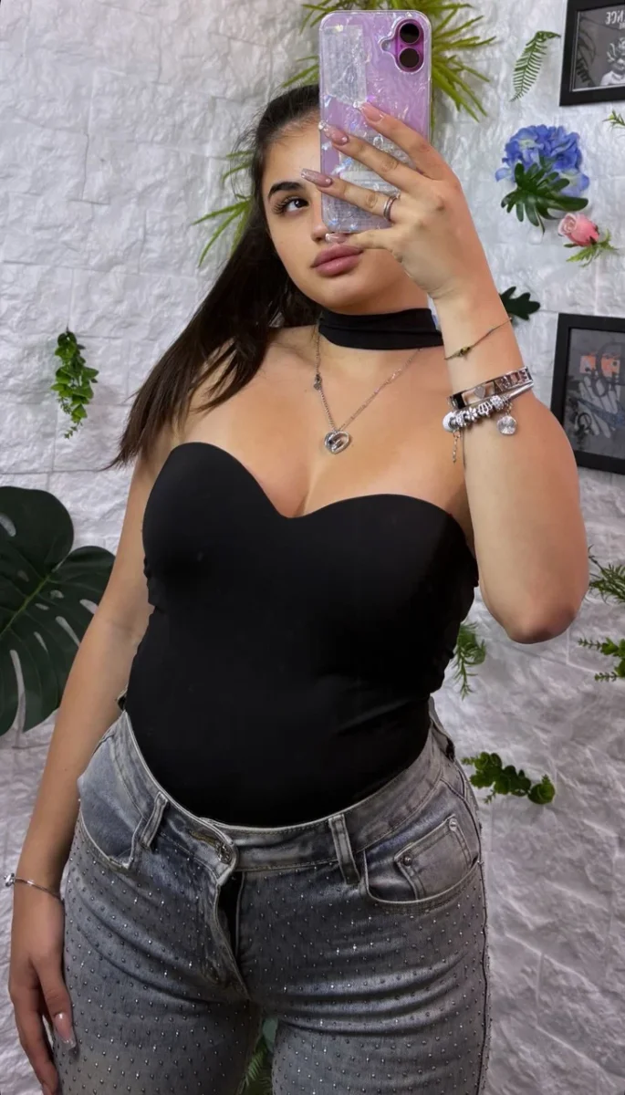 Body in lycra tinta unita con choker abbinato - immagine 6
